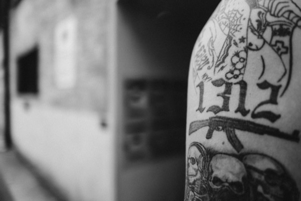 Tattoo auf GABUs Arm, Schwarzweiss